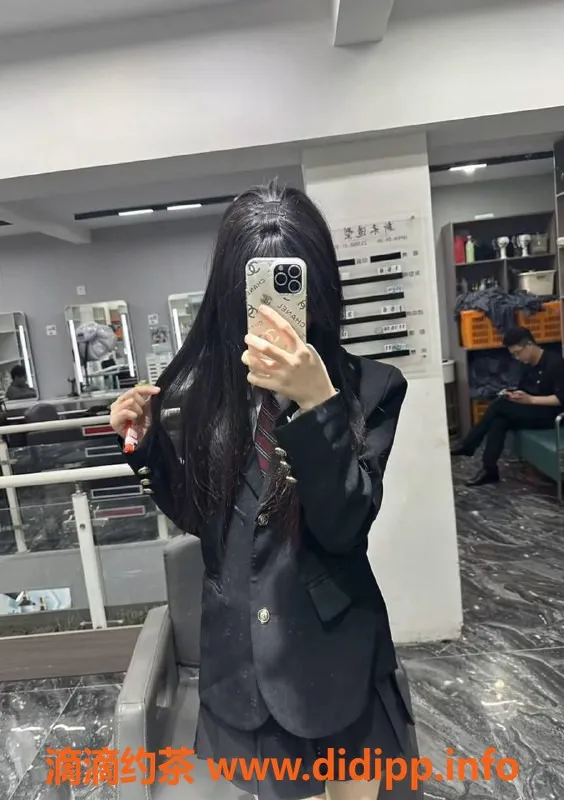 上海楼凤-长宁布丁丁，34C嫩妹，1000元可享服务