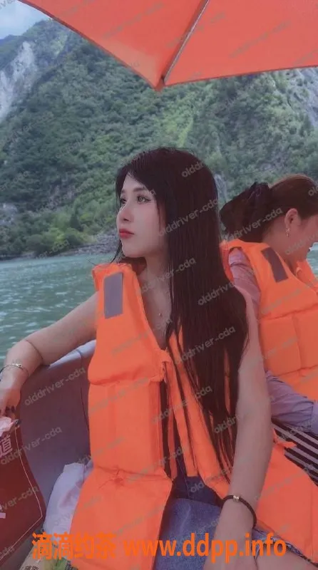 成都楼凤-曼妮，武侯区168cm 50斤C罩杯美女，600p服务