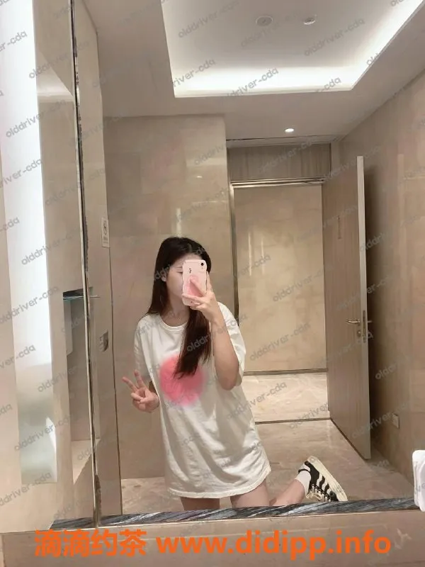 成都楼凤-青羊区杉杉身高166，体重104，实习转公开服务