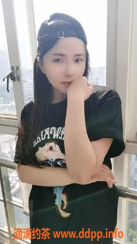 广州楼凤-海珠24岁D奶波波，168cm身材苗条，优质服务