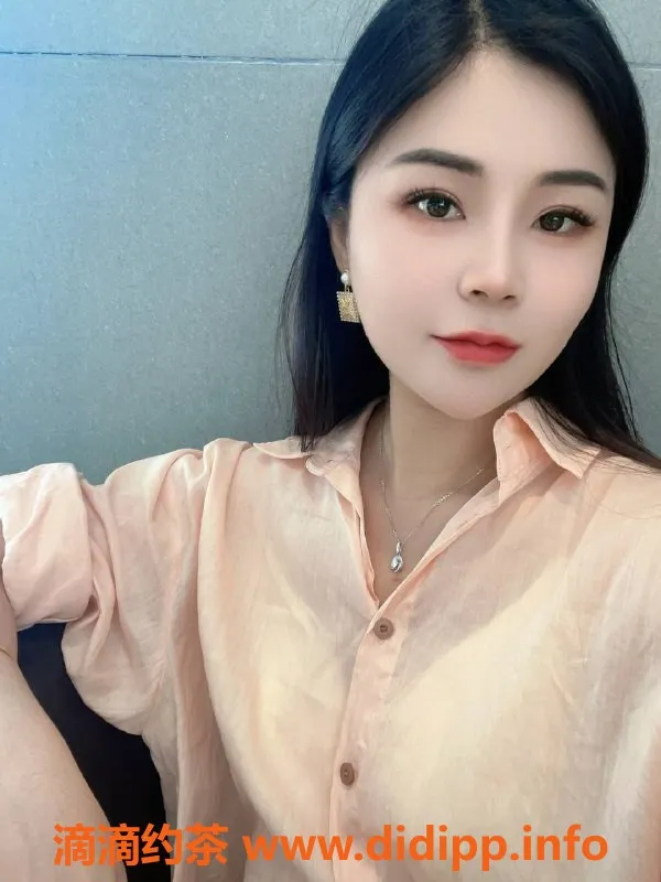 成都楼凤-高新区佳柠25岁，164身高，B罩杯，600P服务