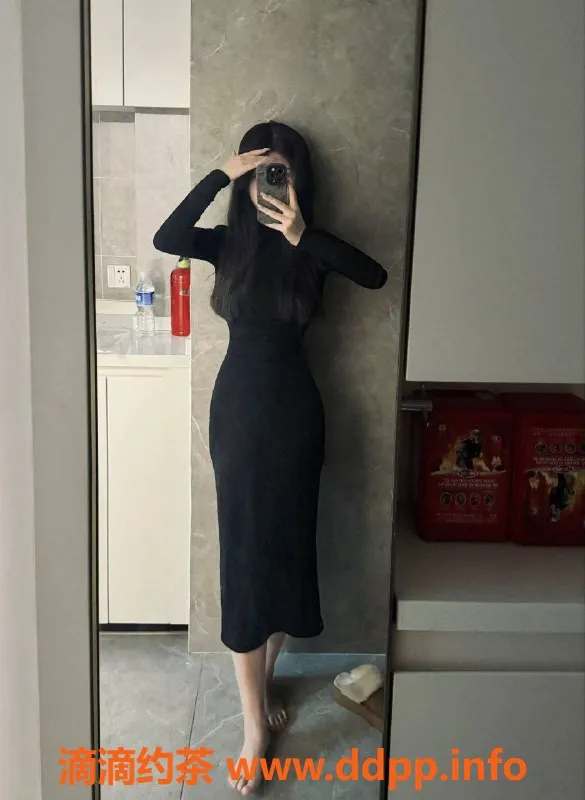 长沙楼凤-开福区20岁椰子，身高165，体验无套口服务