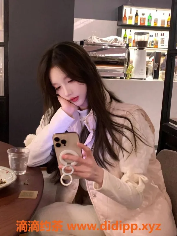 杭州楼凤-呆小呆：18岁在校学妹，166cm，48kg，服务费合理