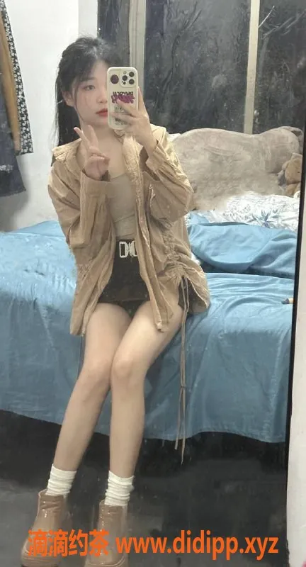 深圳楼凤-龙岗区嫩妹泡泡，900元蛇吻制服服务