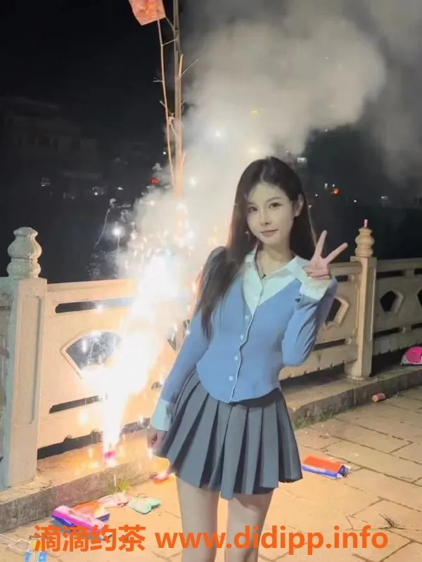 成都外围-成都20岁软糖，匀称身材600元体验