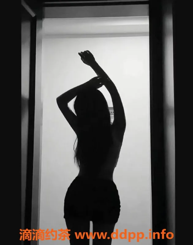 深圳楼凤-龙华小熙熙，1000p体验，超值享受！