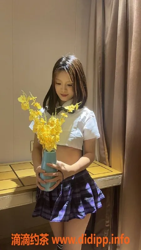 深圳楼凤资源信息,龙华区泡泡，700元体验，服务一流