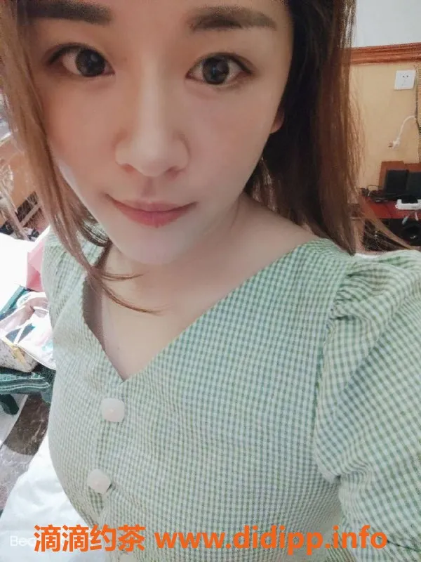 北京楼凤-双井四川妹子妮宝，身高165cm，茶费1K