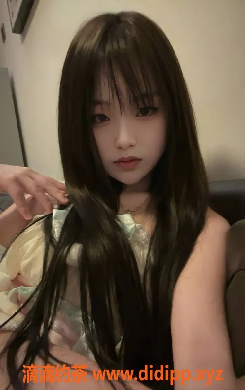 深圳楼凤-龙华晶晶：1000起双向服务，享受舌吻与陪浴