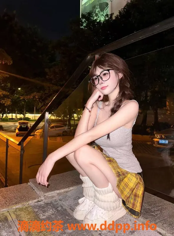 深圳楼凤-龙华小希，调情制服服务，1000元起