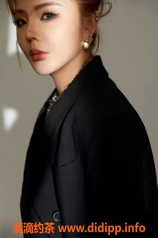 北京楼凤-双井乐姐，28岁161cm，胸围38C，13p超值服务