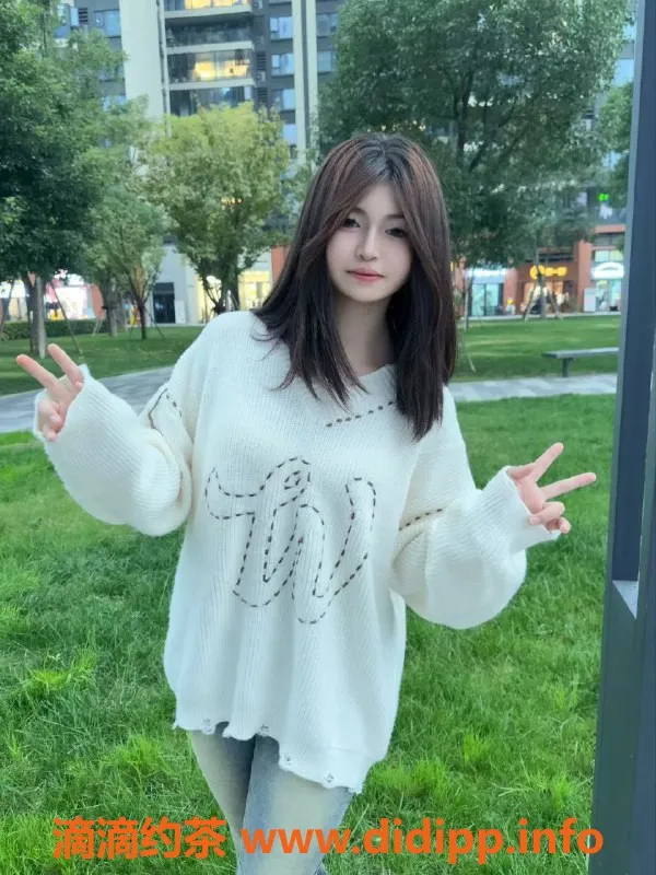 成都楼凤-成都小汐 17岁，身高160，体重95，服务500起