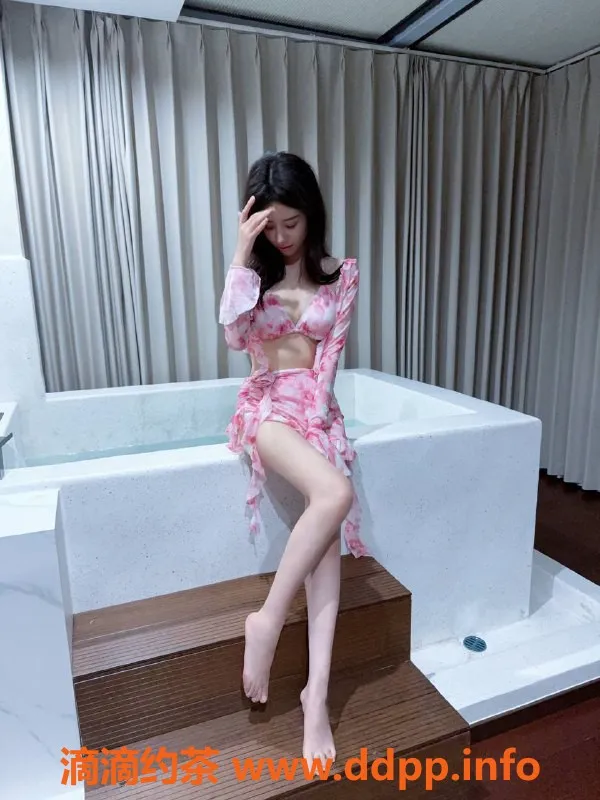 成都楼凤-高新区22岁御姐嘉月，身材好颜值高，服务细致