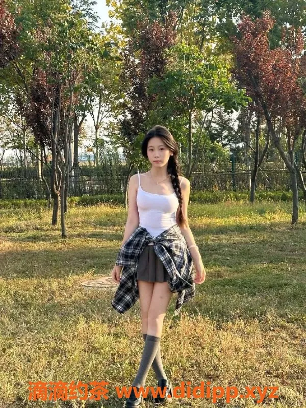 北京楼凤-朝阳18岁高挑小潮妹，身高170，火辣热情！