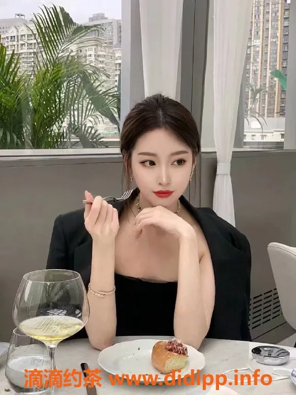 广州楼凤-露思 | 专业服务 | 高颜值美女等你来约