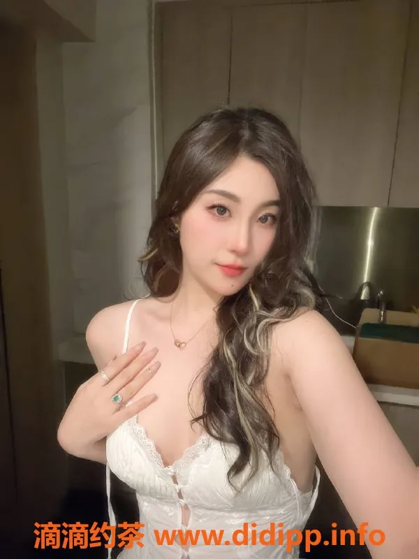 深圳楼凤资源信息,南山Vivian，制服丝袜69服务，1200p起