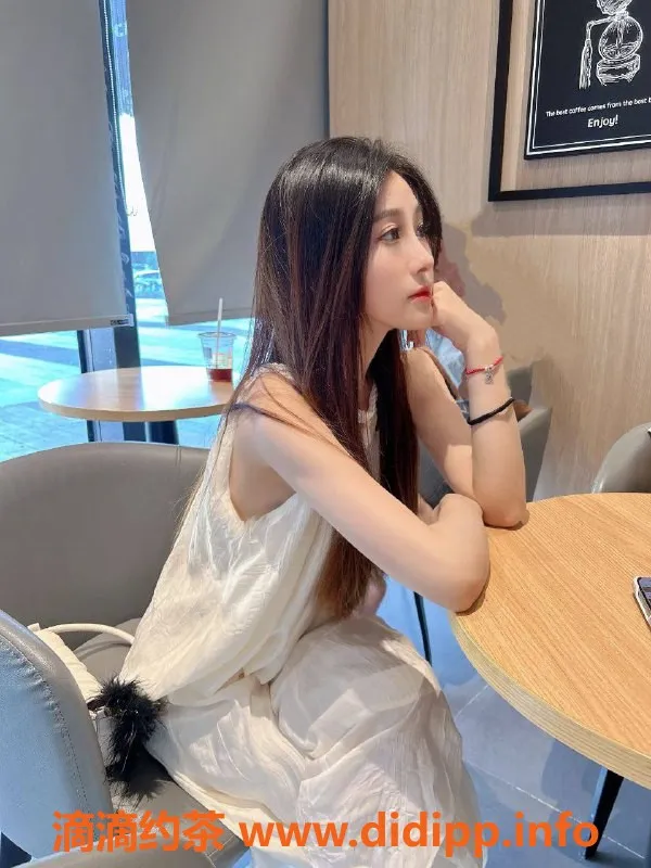 杭州楼凤-余杭区佳佳20岁，162cm，90斤，激情服务无限畅享