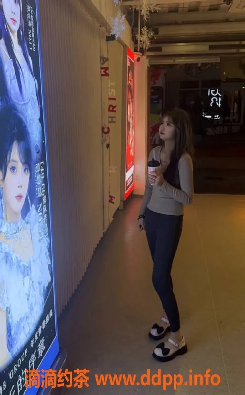 成都楼凤-成都萱萱，16岁165cm，优质陪洗服务500元