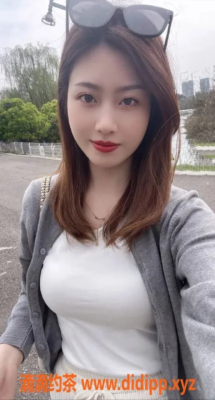 广州楼凤-广州天河芬芬，25岁165高挑美女，火热服务