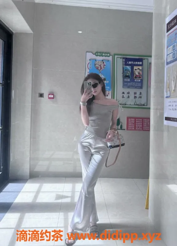 北京楼凤-朝阳大悦城00后潮妹，身材诱人服务热情