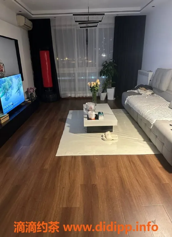 北京楼凤-朝阳大蜜，168身高E杯，极品健身女神