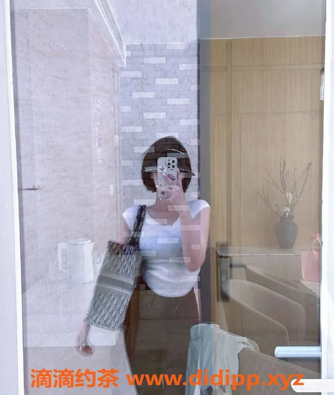 上海楼凤-徐汇桃子，165身高45体重，1500p等你来玩！