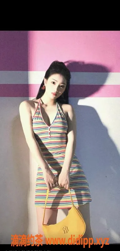 重庆楼凤-大学城新小姐琪琪，23岁，164cm，96斤，700元起