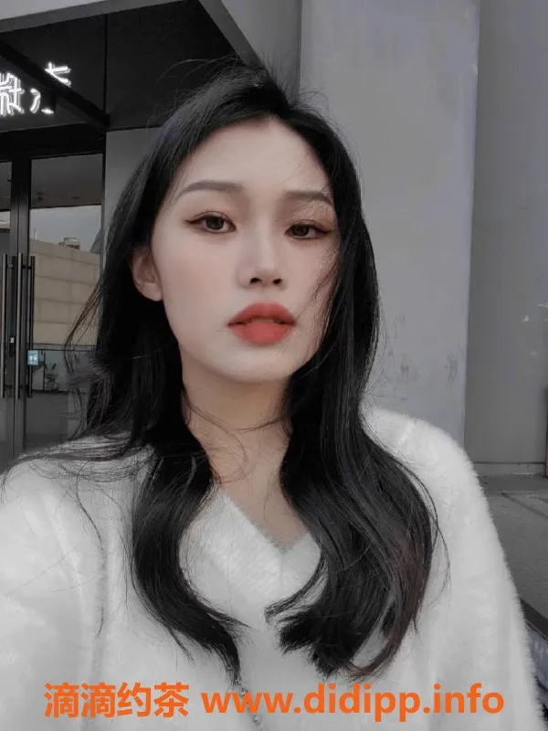 南京楼凤-江宁区桃桃酱，22岁160cm B罩杯，超值6P12PP