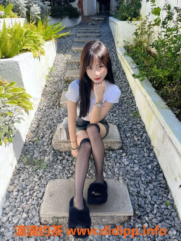 苏州楼凤-苏州#00后兼职佳雯，等你来约！