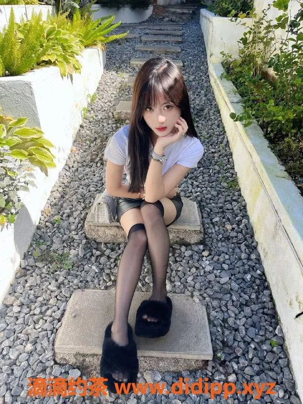 苏州楼凤-苏州#00后兼职佳雯，等你来约！