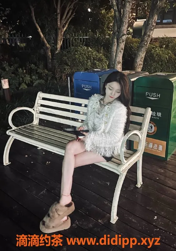 杭州楼凤-拱墅嫩妹乔乔 私聊服务超值仅900起