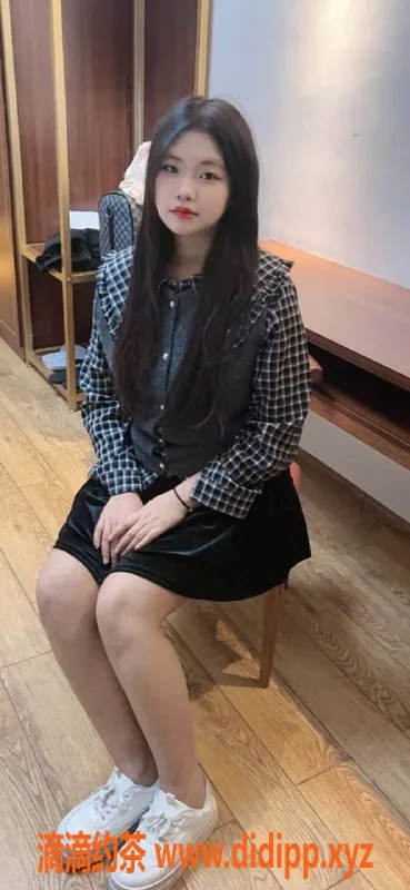 佛山楼凤-金沙洲白虎表妹，700P开启激情夜！