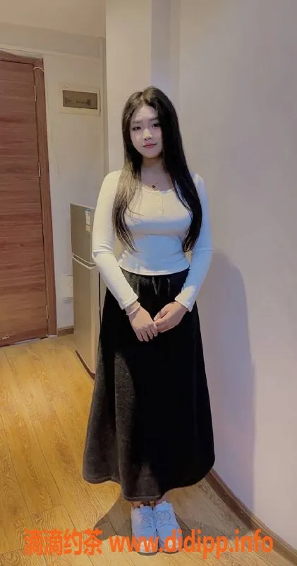 佛山楼凤-金沙洲白虎表妹，700P开启激情夜！