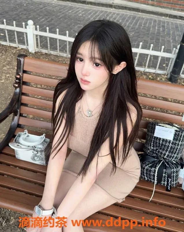 上海楼凤-黄浦兔兔，一字马，1600元嫩妹服务