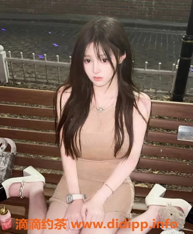 上海楼凤-黄浦兔兔，一字马，1600元嫩妹服务