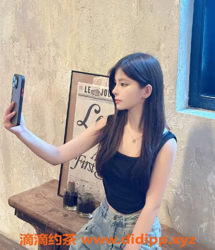 上海楼凤-小乖：浦东嫩妹，162cm身高，900P体验