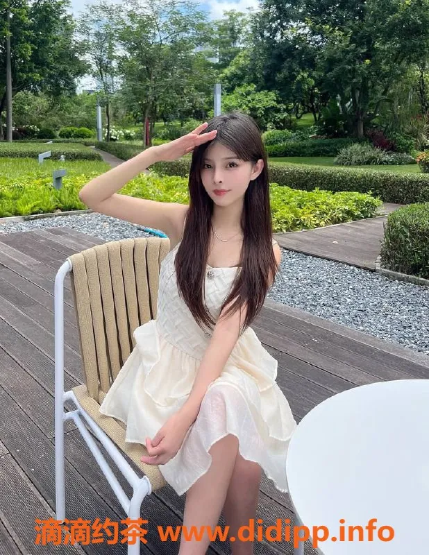 上海楼凤-小乖：浦东嫩妹，162cm身高，900P体验