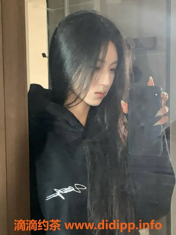 杭州楼凤-温柔清纯的大学妹，165cm身高，价格1500元起