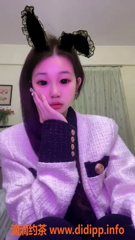 深圳楼凤-深圳南山小诗，18岁165cm，千元档嫩妹服务