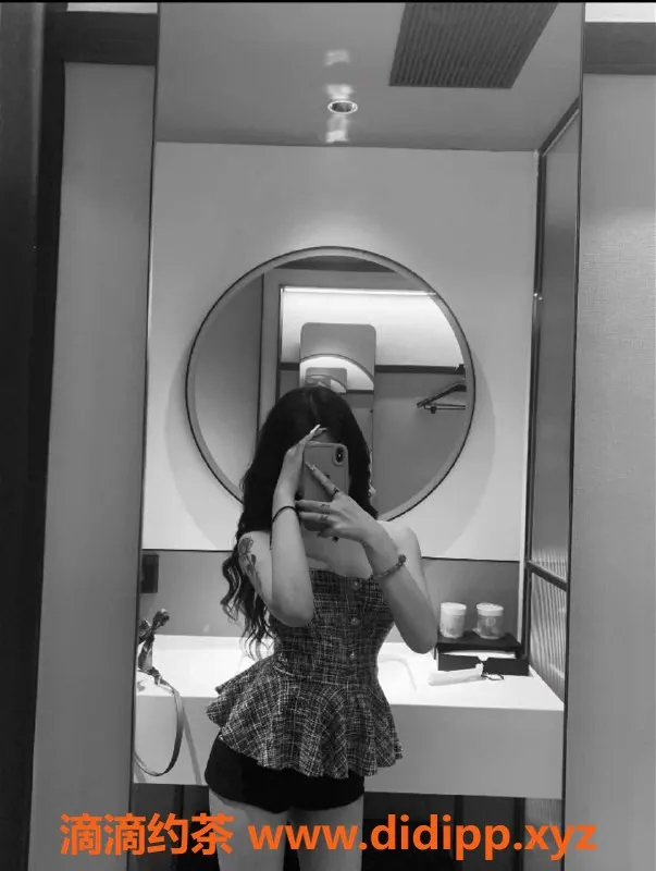 武汉楼凤-洪山区允儿：娇小玲珑，6p仅需1000pp