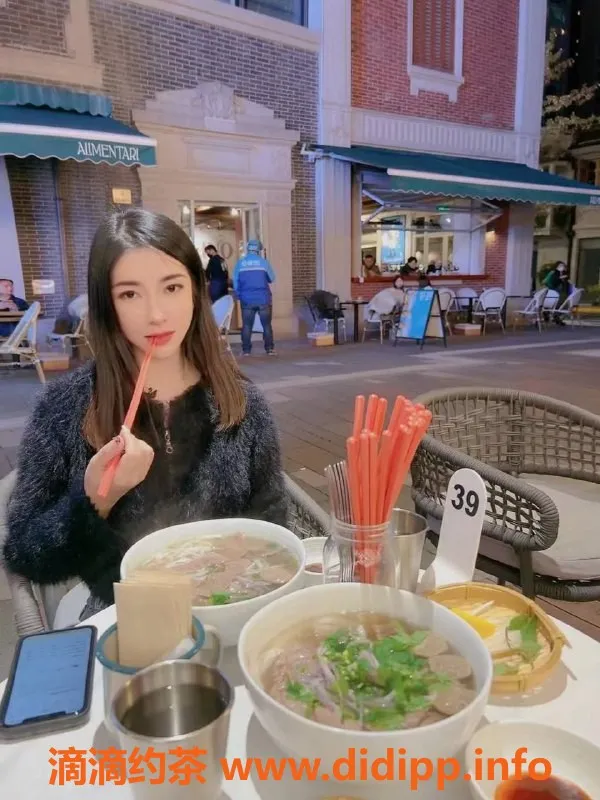 重庆楼凤-玖儿，25岁，身高160cm，价格合理，服务贴心