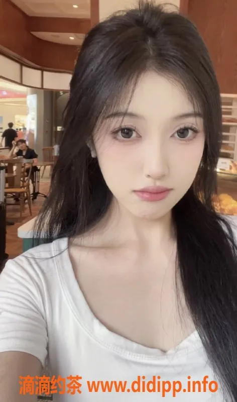 上海楼凤-徐汇舒恩恩：长腿美女 170cm 45KG 1400P起