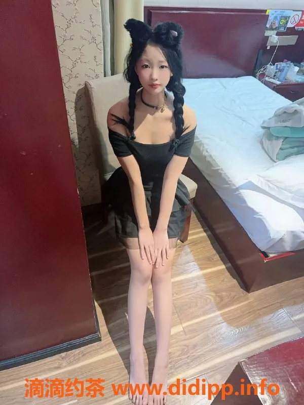 成都楼凤-成华区极品妹子，168高挑、90多斤，B杯胸围