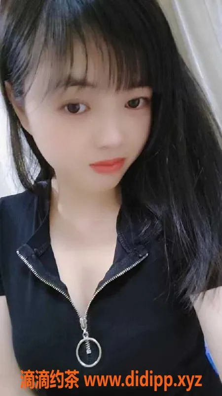 深圳楼凤-南山可爱型甜甜，20岁，162cm，胸围38B，深圳楼凤