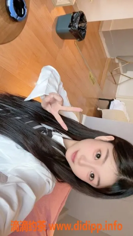 上海楼凤-闵行18岁嫩妹洛北北，165cm 36C超值服务