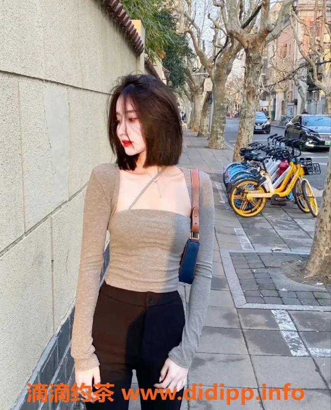 上海楼凤-23岁林伊短发妹，高颜值白皮肤，天然无纹身