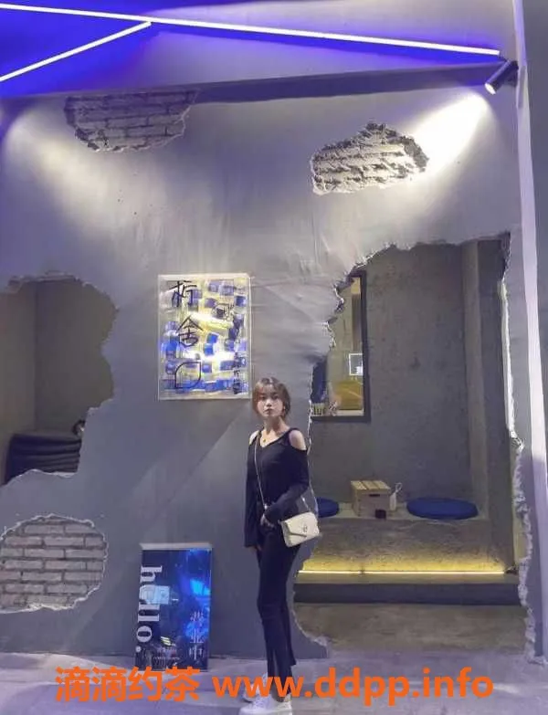 深圳楼凤-龙华肤白新人麦子 21岁165cm 400元40分钟