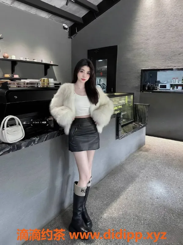 成都楼凤资源信息,小野 20岁嫩妹，160高95斤，火车南站600p服务