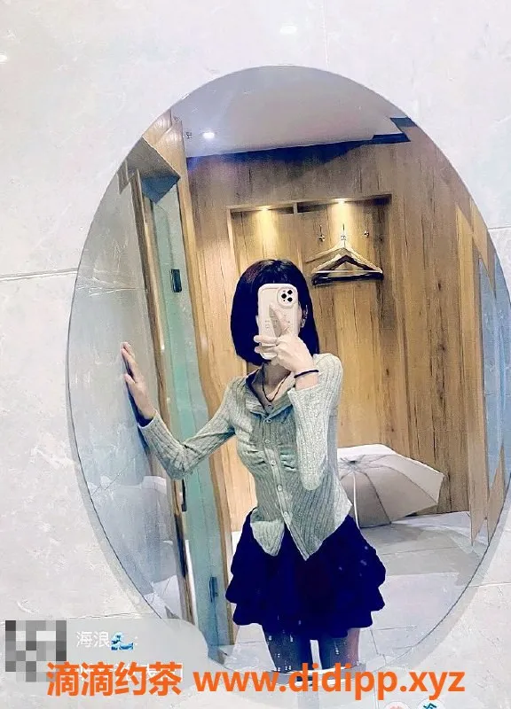 成都楼凤-成都小狐狸，18岁，身高164，体重94斤，价位500起