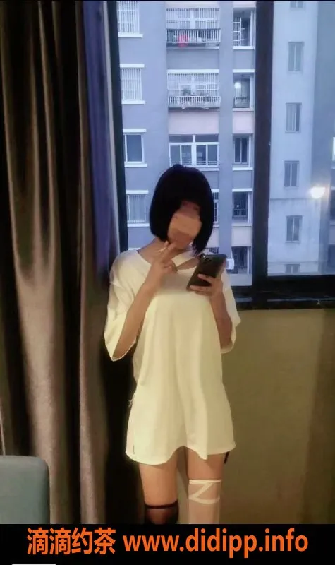 成都楼凤-成都小狐狸，18岁，身高164，体重94斤，价位500起